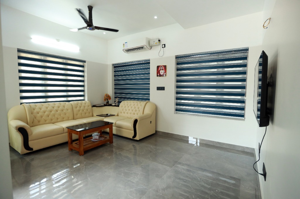 Spacious living room